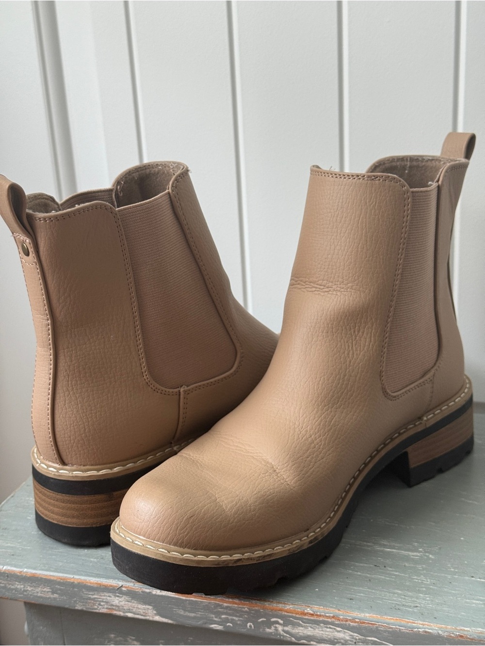 Universal Thread Women's Chelsea Boots Size 8 - Picture 5 of 9